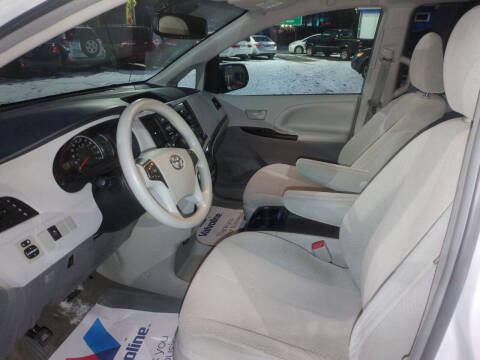 2012 Toyota Sienna LE 8-Passenger