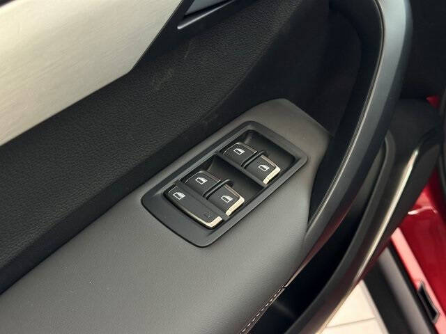 2025 VinFast VF8 Plus