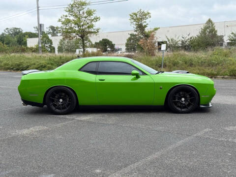 2017 Dodge Challenger 392 HEMI Scat Pack Shaker