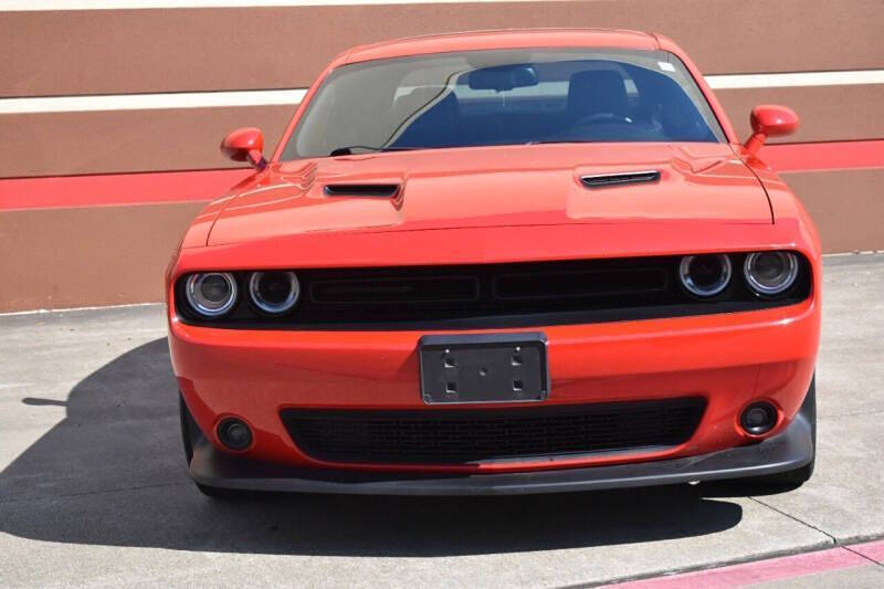 2016 Dodge Challenger SXT Plus