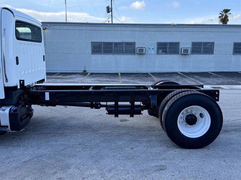 2018 Freightliner M2 106