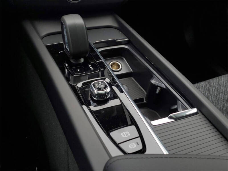 2025 Volvo XC60 T8 Core Dark Theme