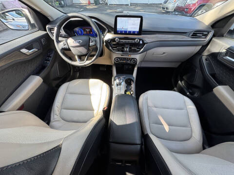 2020 Ford Escape Titanium