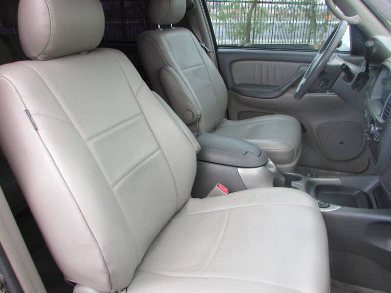 2006 Toyota Sequoia Limited photo 14