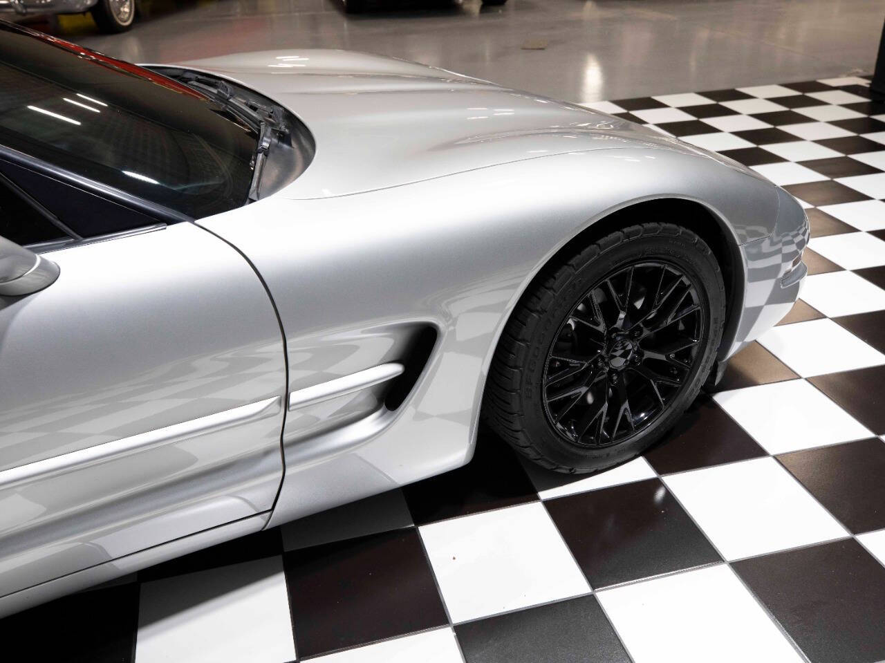 2004 Chevrolet Corvette 16