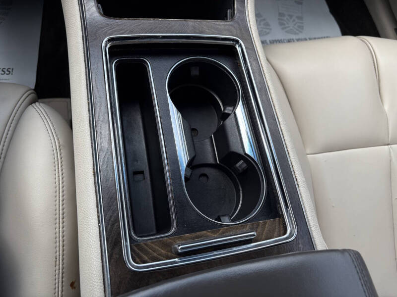 2017 Lincoln Continental Premiere