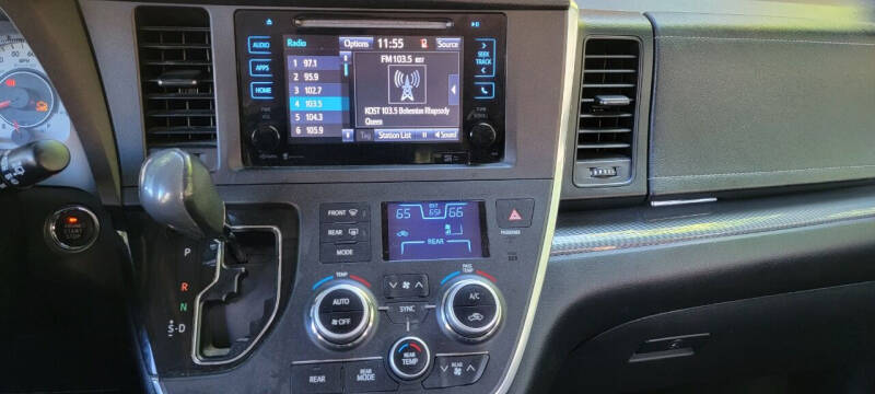 2015 Toyota Sienna SE Premium 8-Passenger