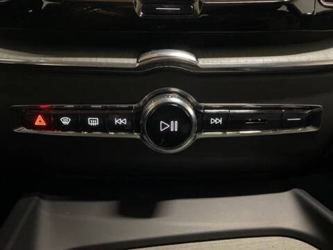 2025 Volvo XC60 B5 Plus Dark Theme