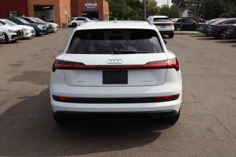 2022 Audi e-tron quattro Premium