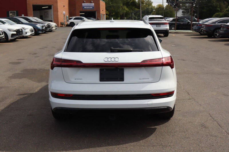 2022 Audi e-tron quattro Premium