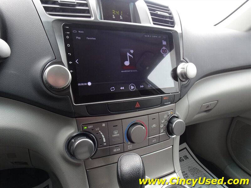 2011 Toyota Highlander SE