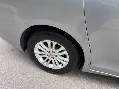 2012 Toyota Sienna XLE 8-Passenger