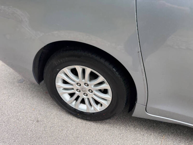 2012 Toyota Sienna XLE 8-Passenger