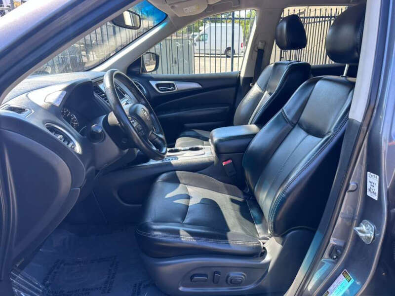 2020 Nissan Pathfinder SL