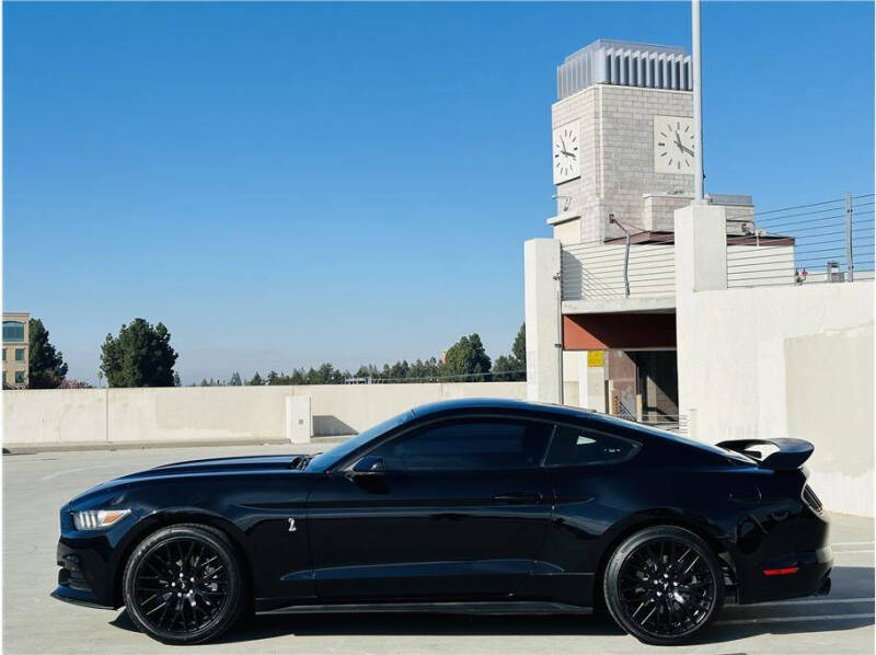 2016 Ford Mustang V6 photo 9