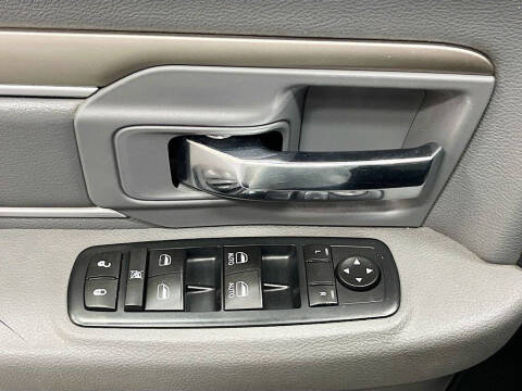 2017 RAM 1500 SLT