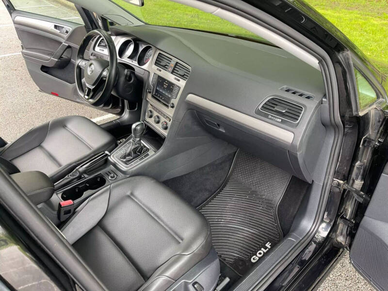 2017 Volkswagen Golf SportWagen