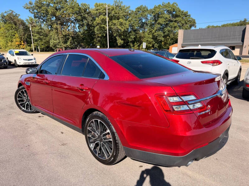 2018 Ford Taurus SEL
