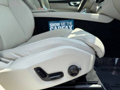 2024 Volvo XC60 B5 Ultimate Dark Theme