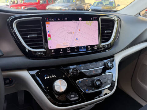 2022 Chrysler Voyager LX