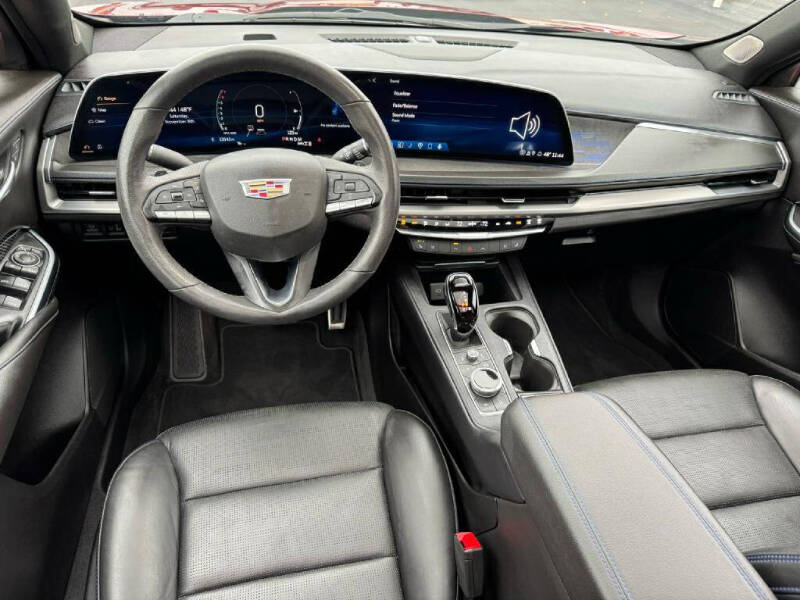 2024 Cadillac XT4 Sport