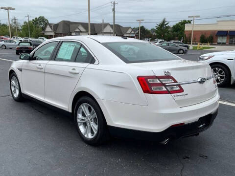 2015 Ford Taurus SEL