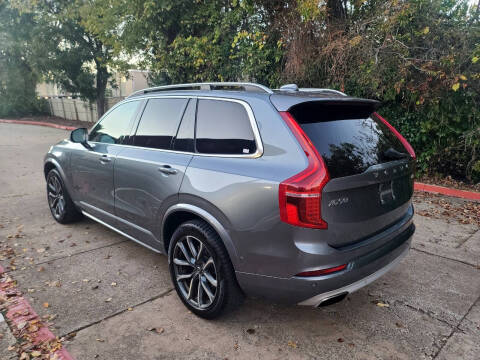 2017 Volvo XC90 T6 Momentum