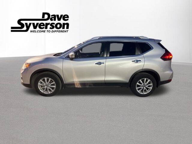 Used 2017 Nissan Rogue SV with VIN JN8AT2MV3HW281592 for sale in Albert Lea, MN
