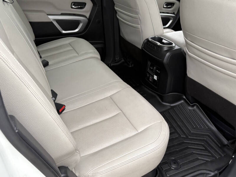 2020 Nissan Titan SL