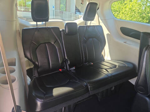 2024 Chrysler Pacifica Plug-In Hybrid Select