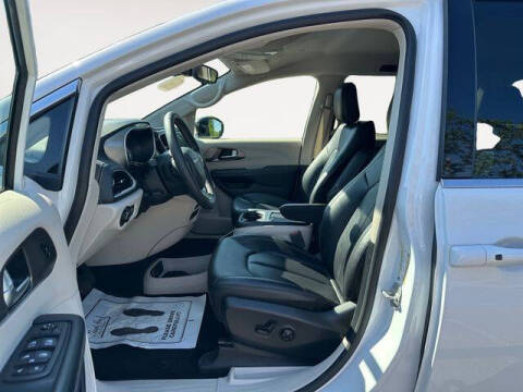 2024 Chrysler Pacifica Plug-In Hybrid Select