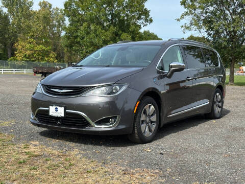 2017 Chrysler Pacifica Hybrid Platinum