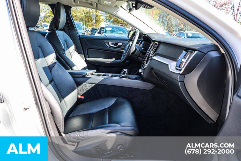 2024 Volvo S60 B5 Core Dark Theme