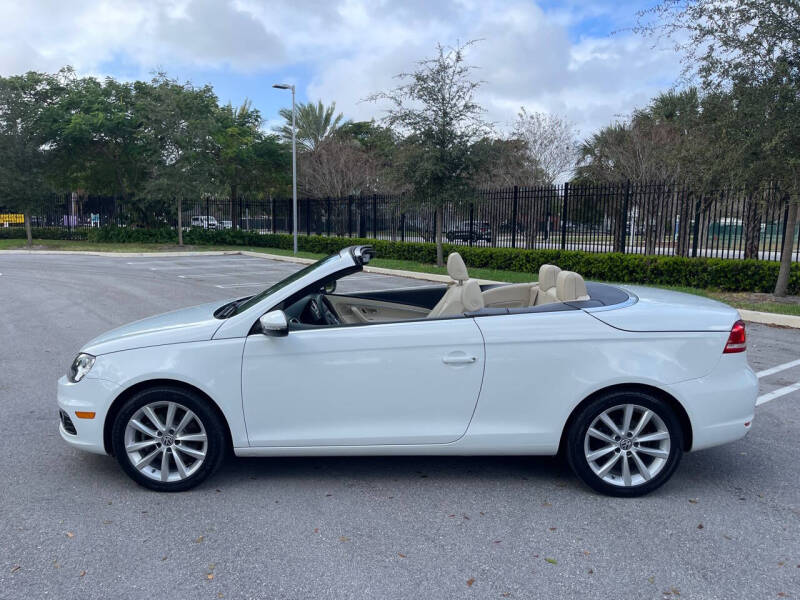 Used 2016 Volkswagen Eos Komfort with VIN WVWBW8AH4GV000218 for sale in Pompano Beach, FL