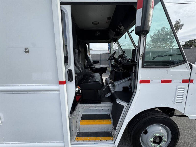 2016 Freightliner MT45 Chassis
