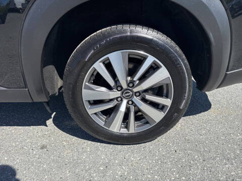2023 Nissan Pathfinder SL