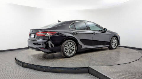 2020 Toyota Camry Hybrid XLE