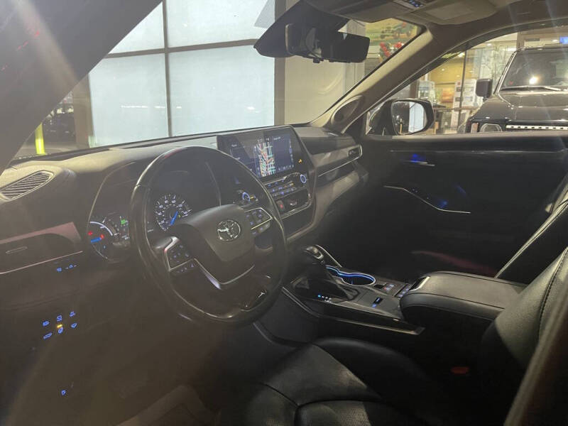 2021 Toyota Highlander Hybrid Platinum