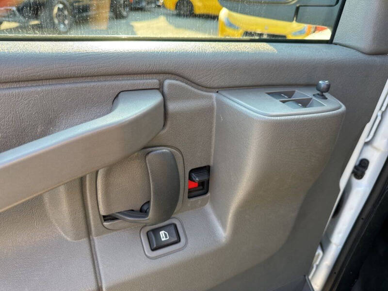 2023 GMC Savana 2500