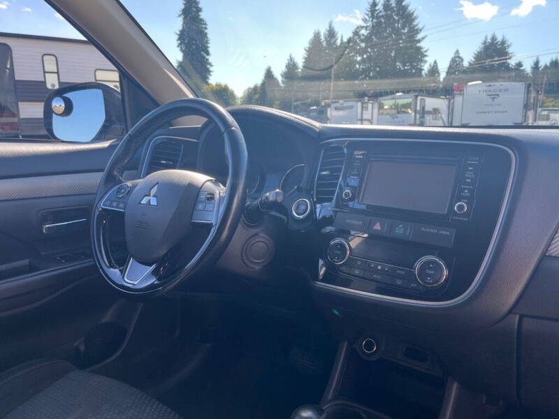 2016 Mitsubishi Outlander SE