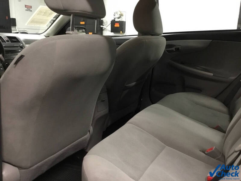 2011 Toyota Corolla LE