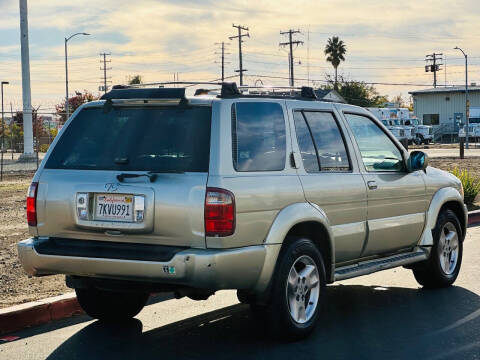 2001 Infiniti QX4