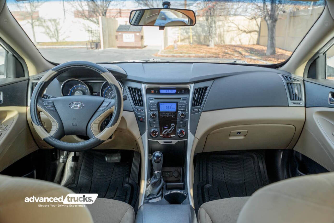 2011 Hyundai Sonata GLS photo 24