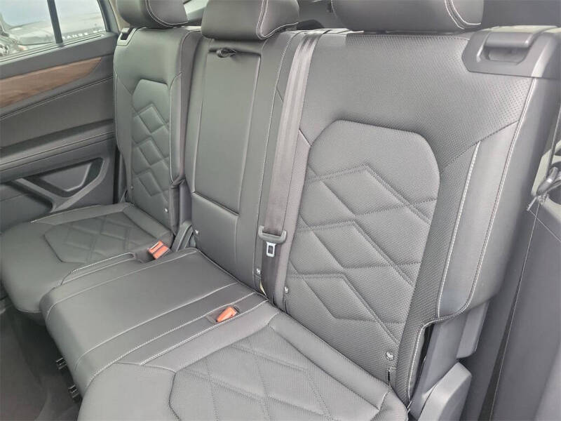 2025 Volkswagen Atlas SE