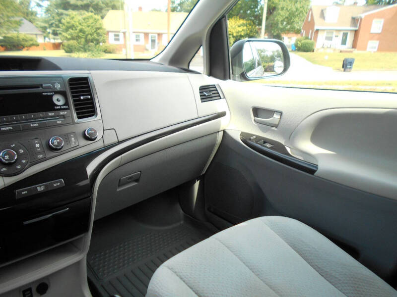 2011 Toyota Sienna LE 8-Passenger