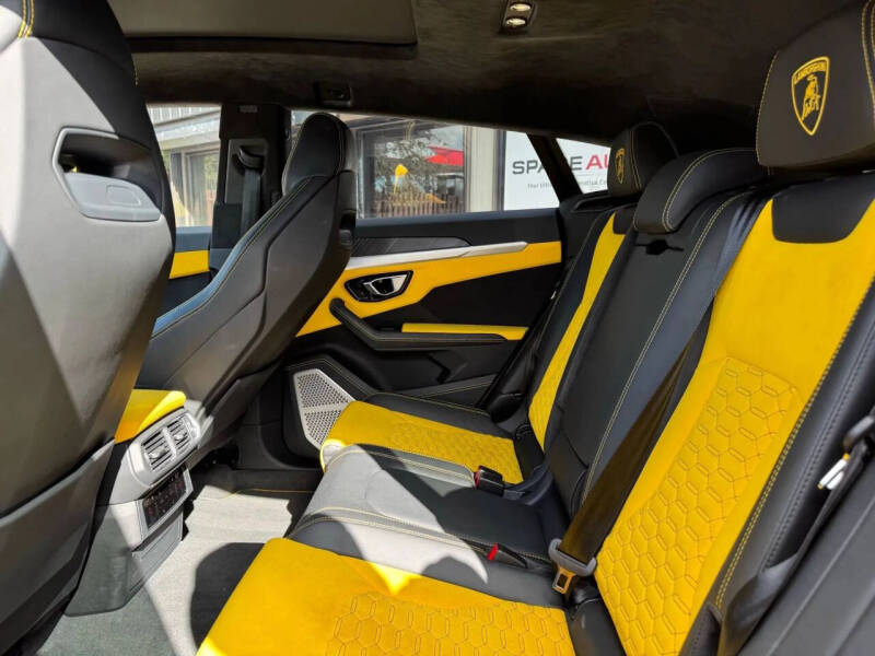 2019 Lamborghini Urus