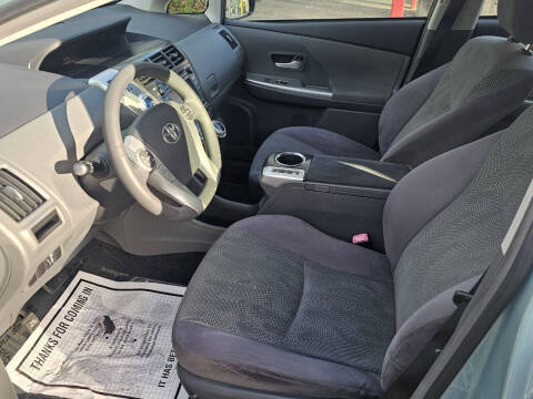 2013 Toyota Prius v Two