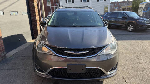 2017 Chrysler Pacifica Touring-L
