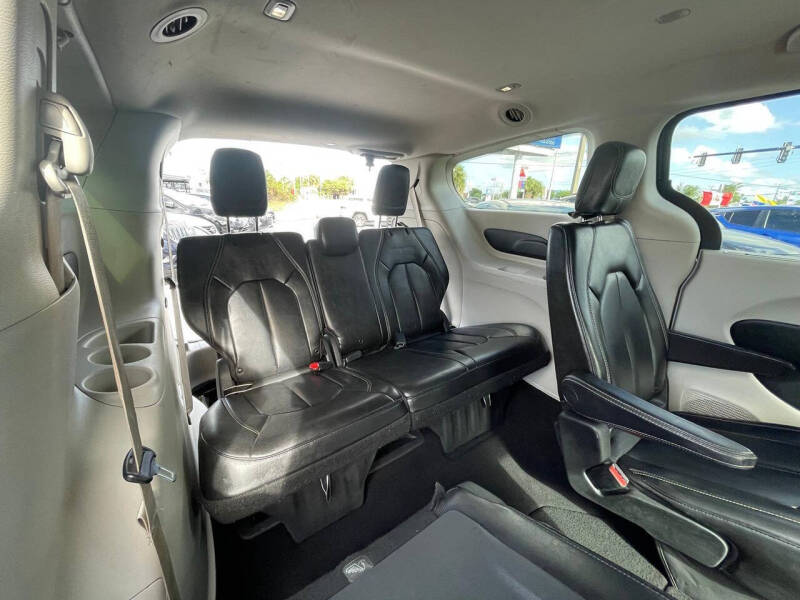 2020 Chrysler Voyager LXi