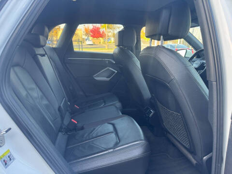 2021 Audi Q3 quattro Premium 40 TFSI